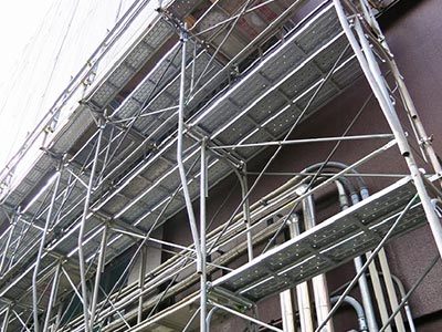 専属職人を自社で契約しているから中間マージンがない