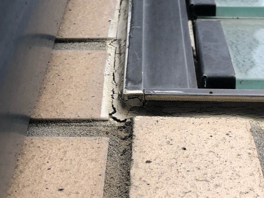 【コーキングシリーズ第1弾！】コーキングって何？割れてしまったコーキングの補修方法とは！