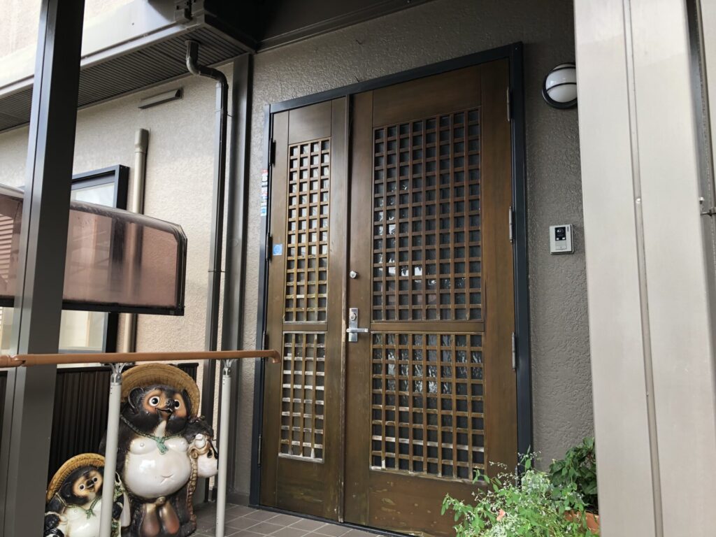 あなたのお家はどんなタイプ？玄関ドア取替工事についてご紹介🚪　～開き方編①～